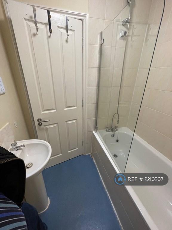 Ensuite Bath Shower Screen