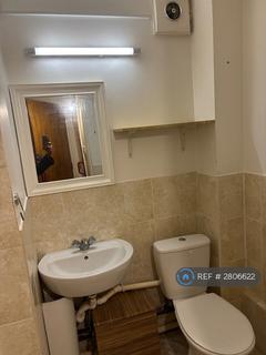 Studio to rent, Harp Island Close, London, NW10