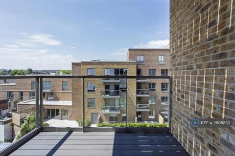 2 bedroom flat to rent, High Street, London, N8