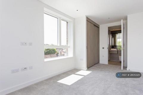2 bedroom flat to rent, High Street, London, N8