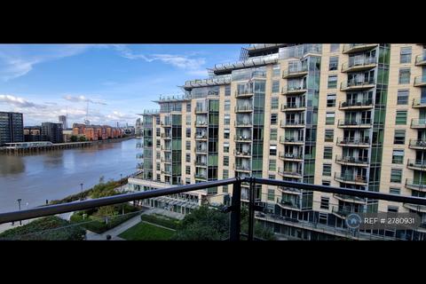 1 bedroom in a flat share to rent, Juniper Drive, London, SW18