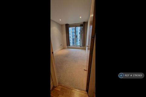 1 bedroom in a flat share to rent, Juniper Drive, London, SW18