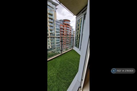 1 bedroom in a flat share to rent, Juniper Drive, London, SW18