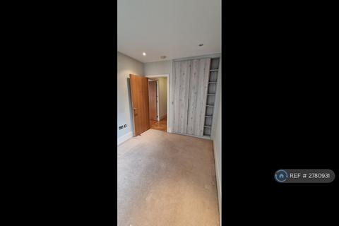 1 bedroom in a flat share to rent, Juniper Drive, London, SW18