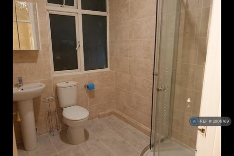 3 bedroom flat to rent, Wykeham Court, London, NW4