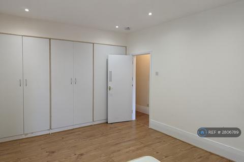 3 bedroom flat to rent, Wykeham Court, London, NW4