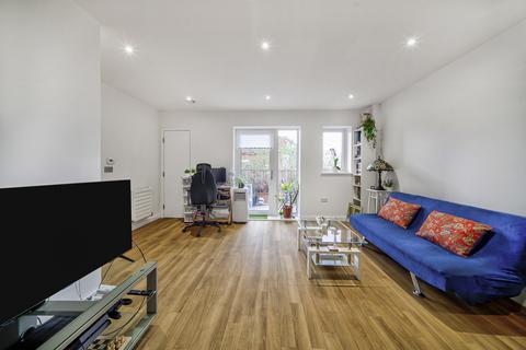 1 bedroom apartment for sale, Mozart Gardens, London, W3