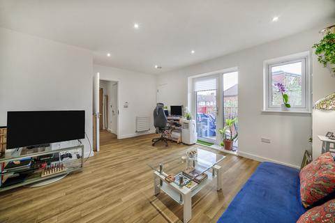 1 bedroom apartment for sale, Mozart Gardens, London, W3