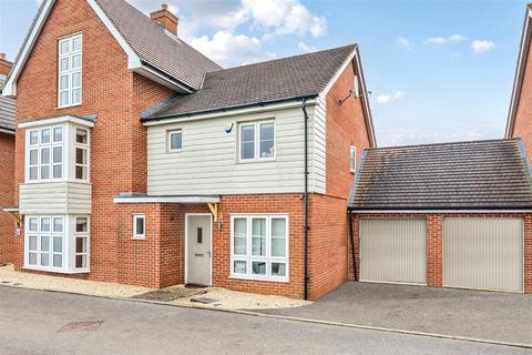 3 bedroom semi-detached house for sale, Valor Drive, Aylesbury HP18