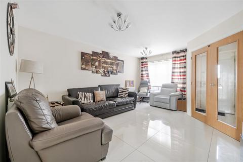 3 bedroom semi-detached house for sale, Valor Drive, Aylesbury HP18