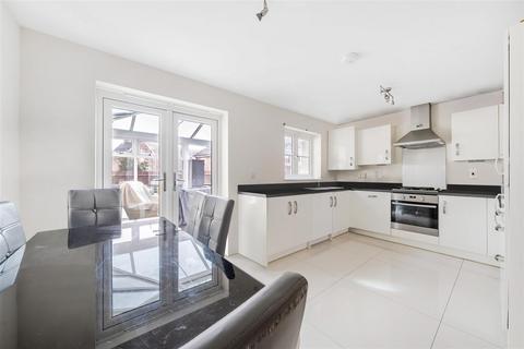 3 bedroom semi-detached house for sale, Valor Drive, Aylesbury HP18