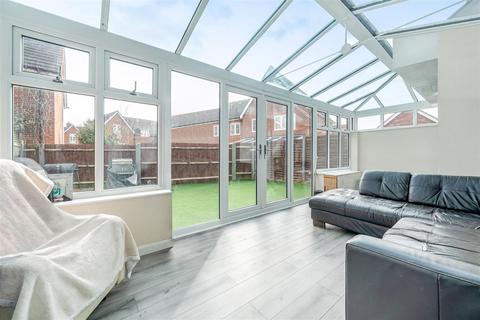 3 bedroom semi-detached house for sale, Valor Drive, Aylesbury HP18