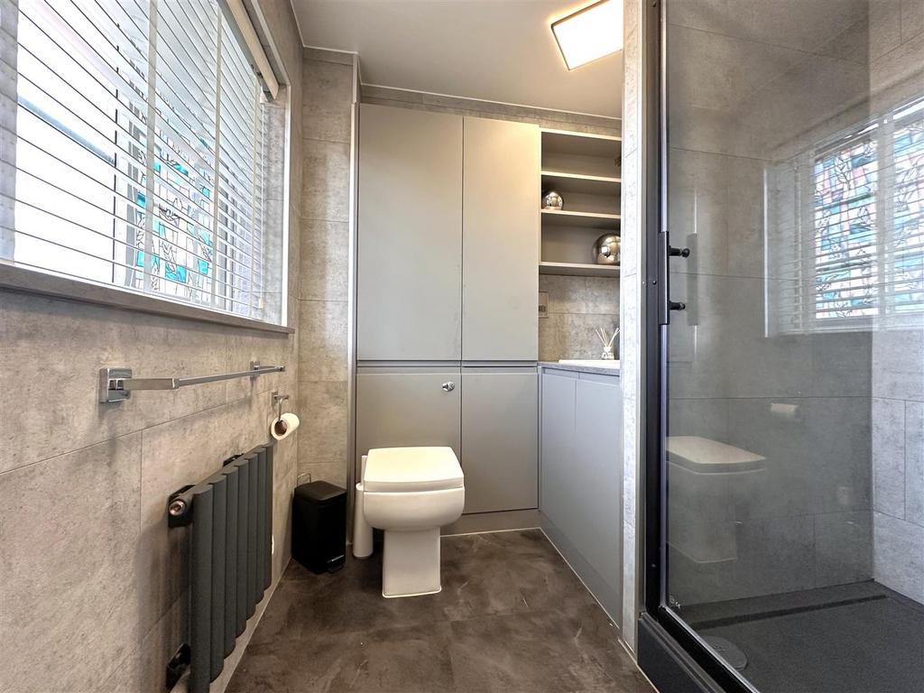 Contemporary En-Suite 551