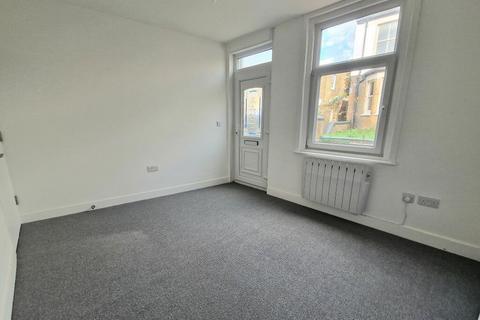 3 bedroom terraced house to rent, Grotto Gardens, Margate CT9