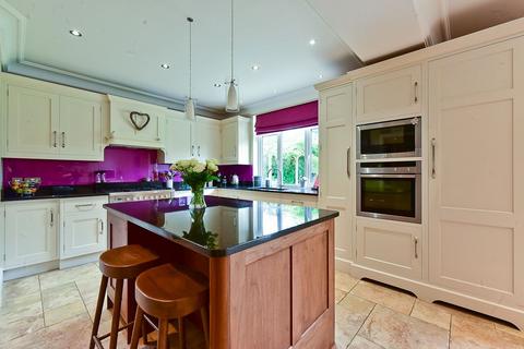 4 bedroom detached house for sale, Holloways Lane, Welham Green, AL9