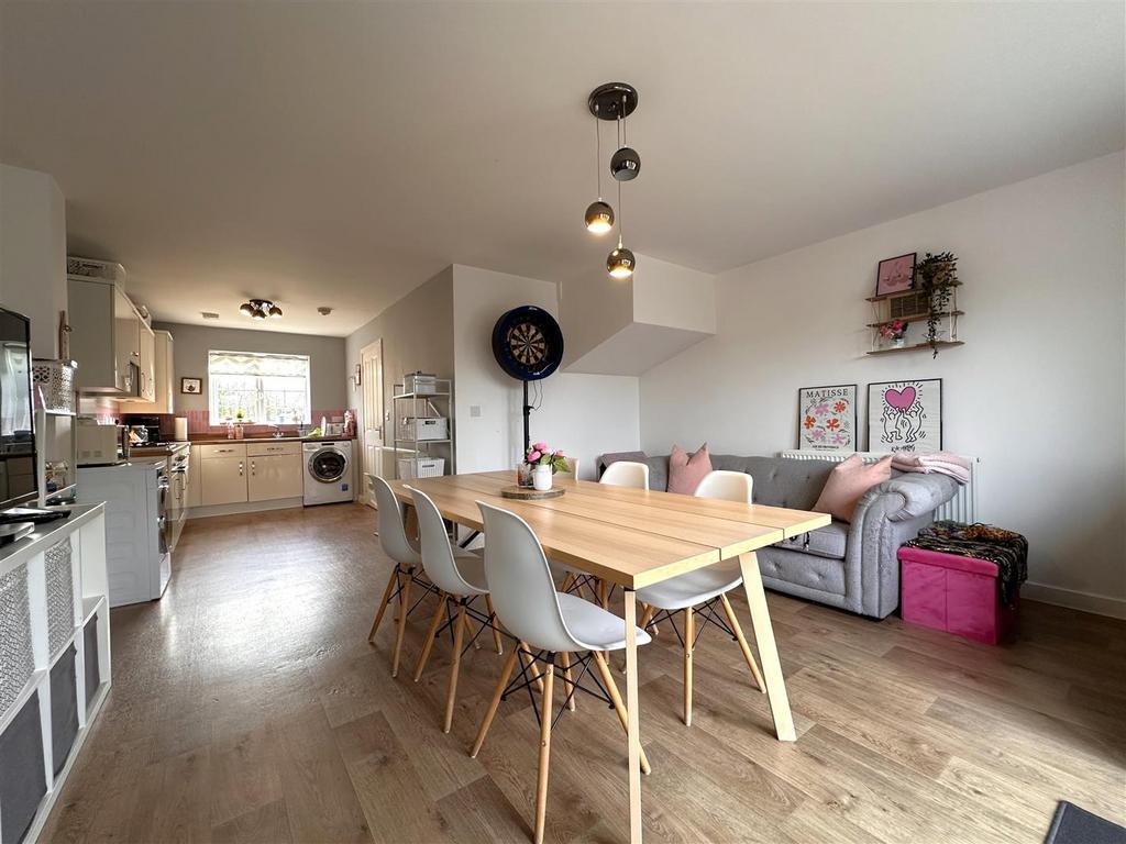 OPEN-PLAN Dining Kitchen 753