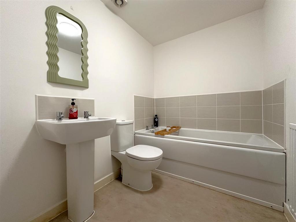 Family Bathroom 777