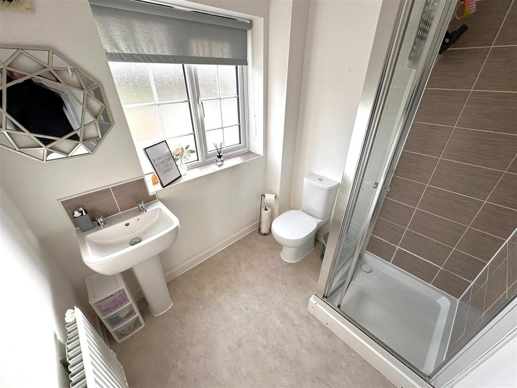 First Floor Shower Room 811