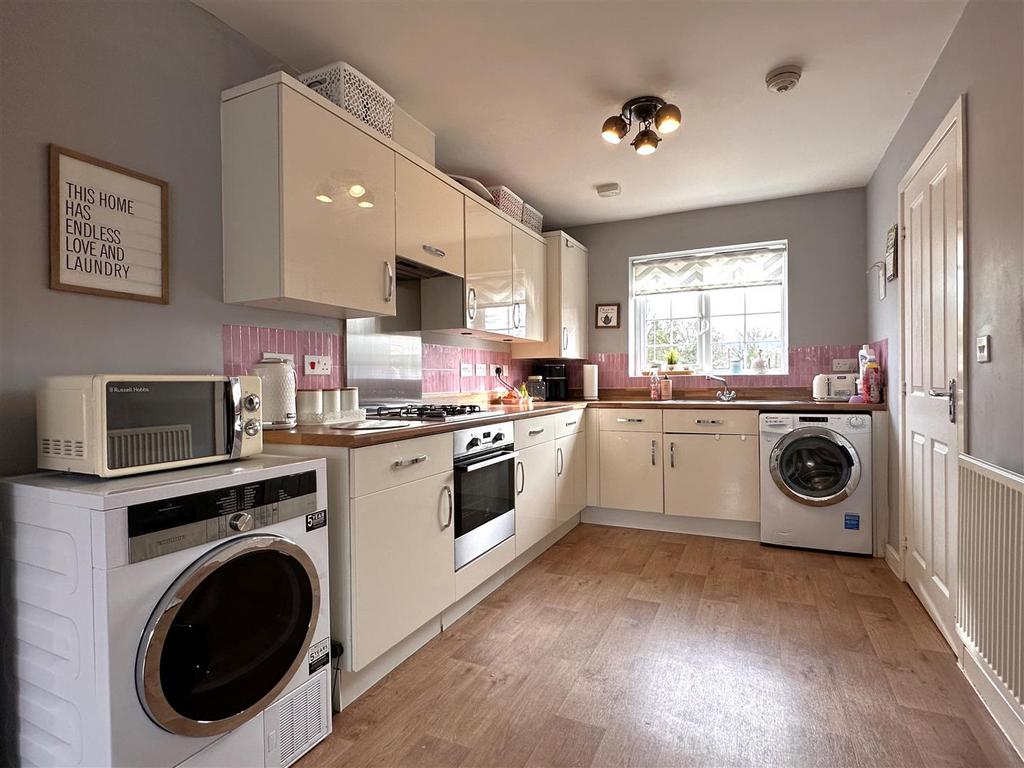 Modern Fitted Kitchen 744