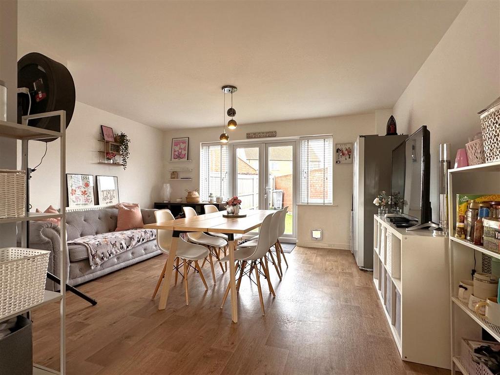 Living/Dining Area 739