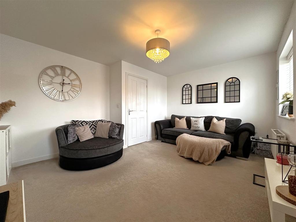 First Floor Living Space 832