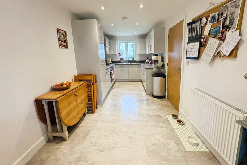 Kitchen/Dining Area