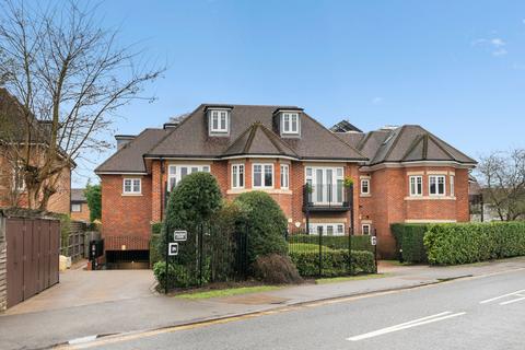 3 bedroom flat for sale, Between Streets, Oakdene Court, KT11