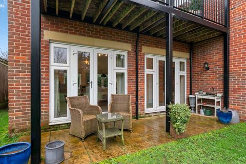 3 bedroom flat for sale, Between Streets, Oakdene Court, KT11