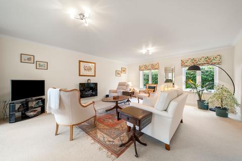 3 bedroom flat for sale, Between Streets, Oakdene Court, KT11