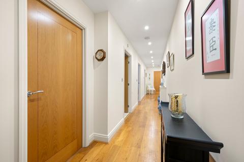3 bedroom flat for sale, Between Streets, Oakdene Court, KT11