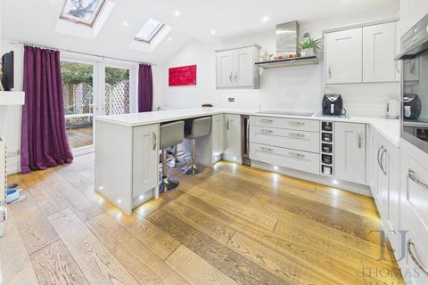 4 bedroom semi-detached house for sale, Salcombe Crescent, Ruddington