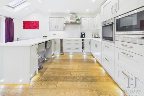 4 bedroom semi-detached house for sale, Salcombe Crescent, Ruddington