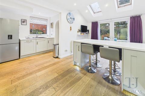 4 bedroom semi-detached house for sale, Salcombe Crescent, Ruddington