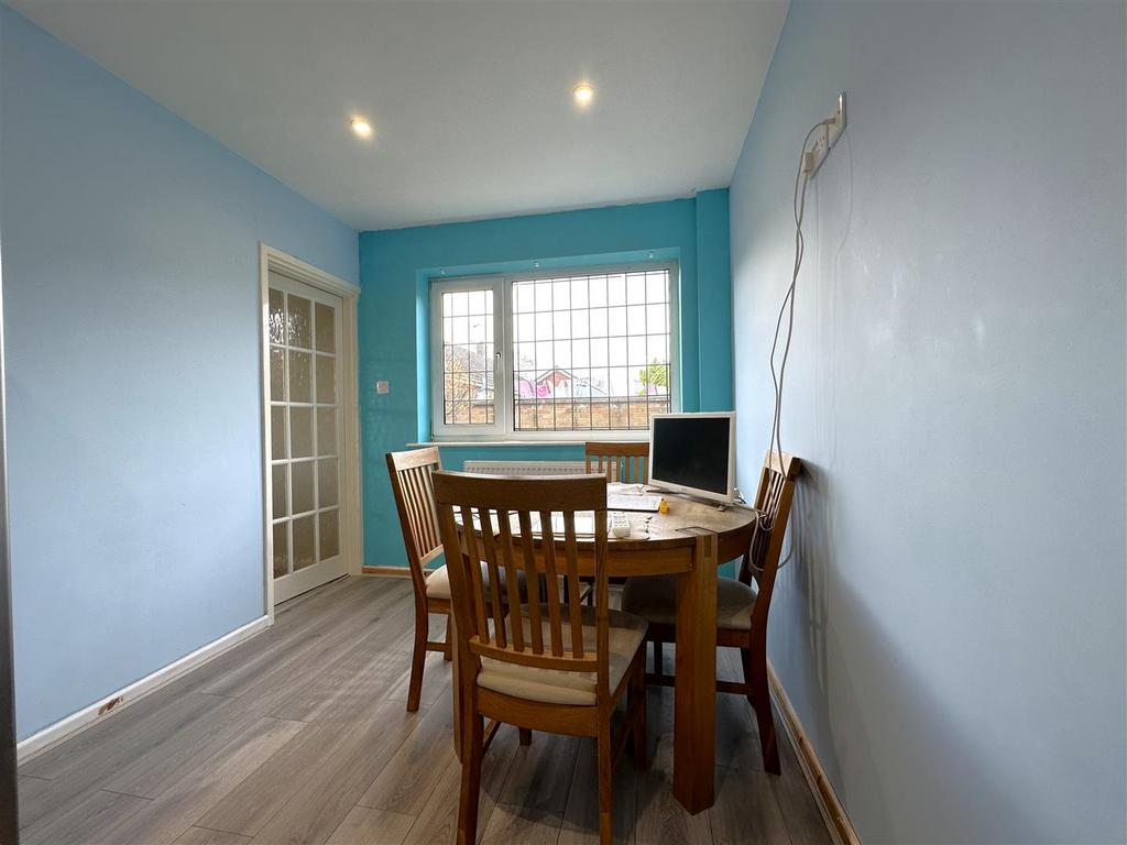 Dining Area 909