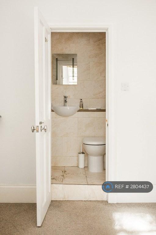 En-Suite Bathroom
