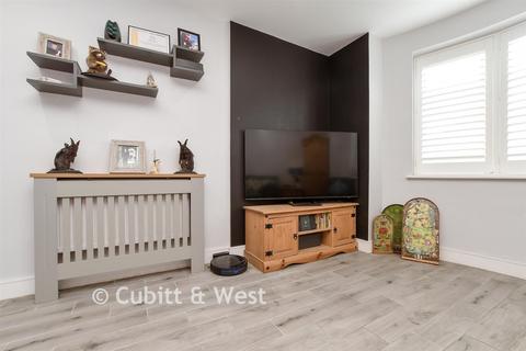 1 bedroom ground floor flat for sale, Consero Court, Redhill RH1