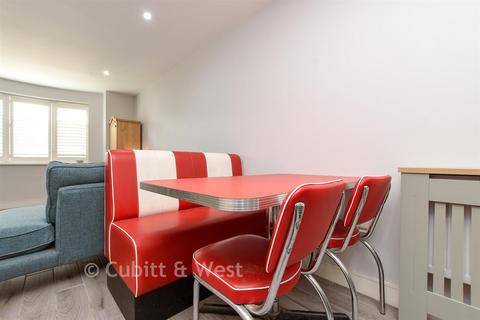 1 bedroom ground floor flat for sale, Consero Court, Redhill RH1