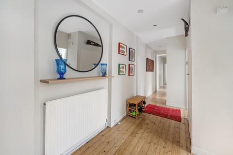 2 bedroom flat to rent, Nightingale Lane, London, SW12