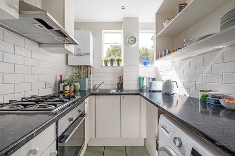 2 bedroom flat to rent, Nightingale Lane, London, SW12