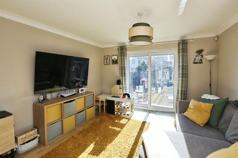 2 bedroom end of terrace house for sale, Smith Street, Gosport