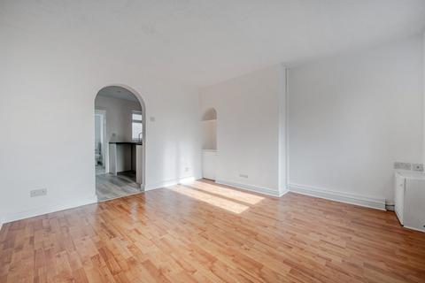 2 bedroom cottage for sale, Ampthill Road, Shefford, SG17