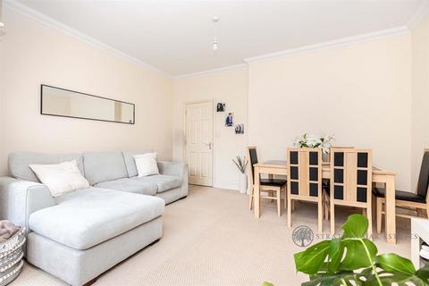2 bedroom flat to rent, Portchester Road, Bournemouth BH8