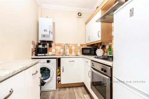 2 bedroom flat to rent, Portchester Road, Bournemouth BH8