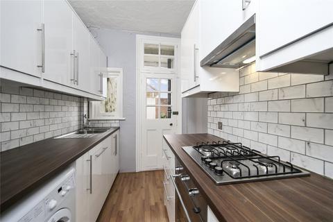2 bedroom flat to rent, Dial House, Russell Road, Shepperton, TW17