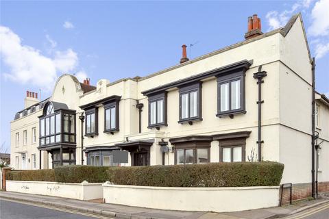 2 bedroom flat to rent, Dial House, Russell Road, Shepperton, TW17