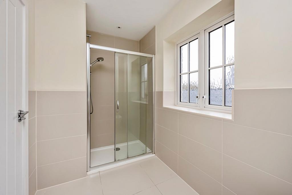 Ensuite to bedroom 1