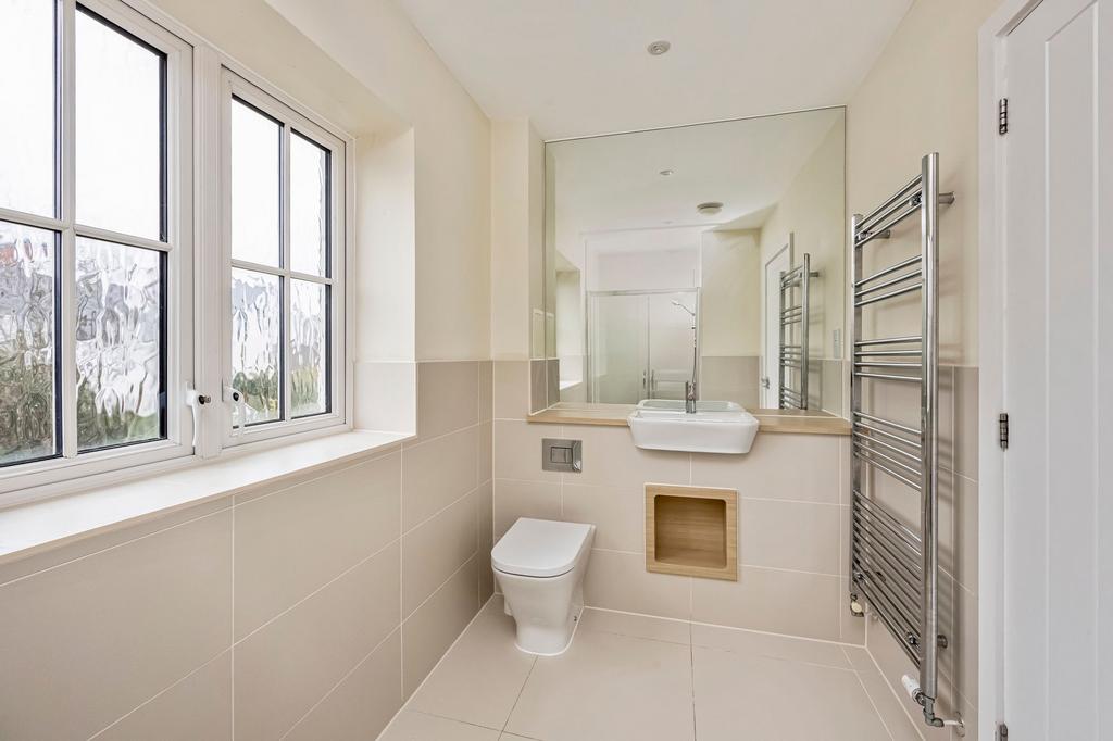 Ensuite to bedroom 1
