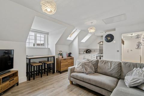 2 bedroom flat for sale, Grange Road, Gerrards Cross SL9