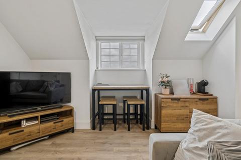2 bedroom flat for sale, Grange Road, Gerrards Cross SL9