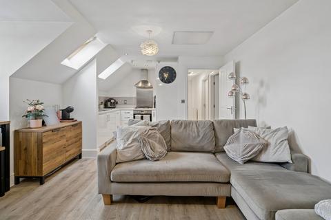 2 bedroom flat for sale, Grange Road, Gerrards Cross SL9